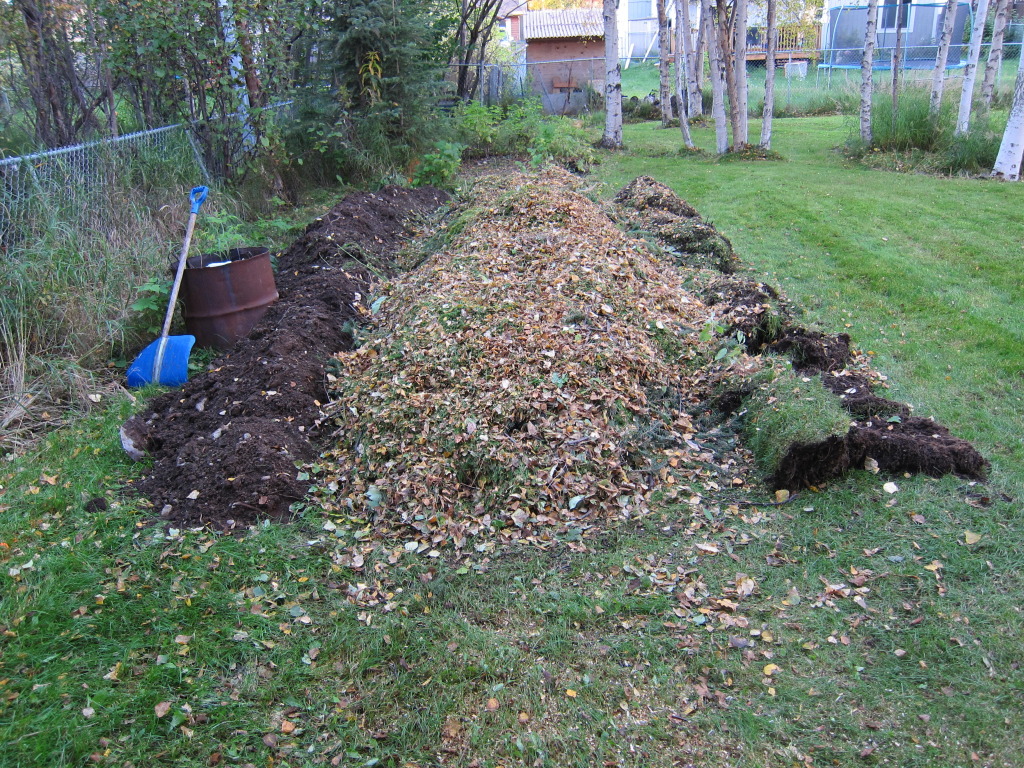 adding leaves and grass clippings to hugelkultur