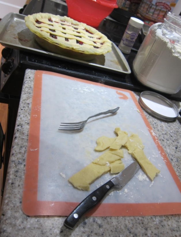 cutting lattice pie crust